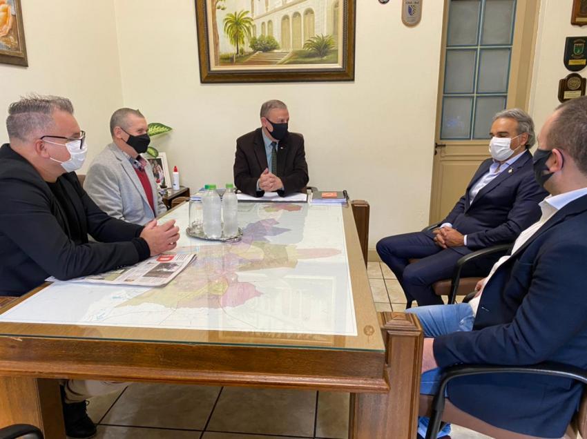 Presidente do Legislativo recebe visita do Deputado Estadual Capitão Macedo